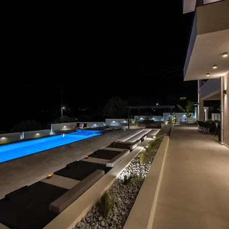 Leeva Oasis Villa *