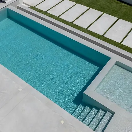 Leeva Oasis Villa *